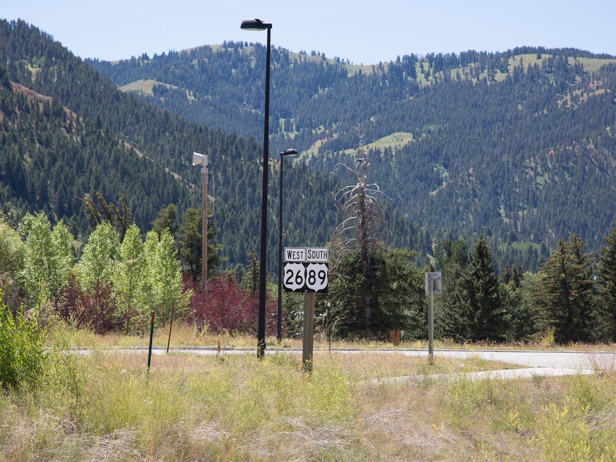 Hoback Junction South closed to commercial vehicles and trailers